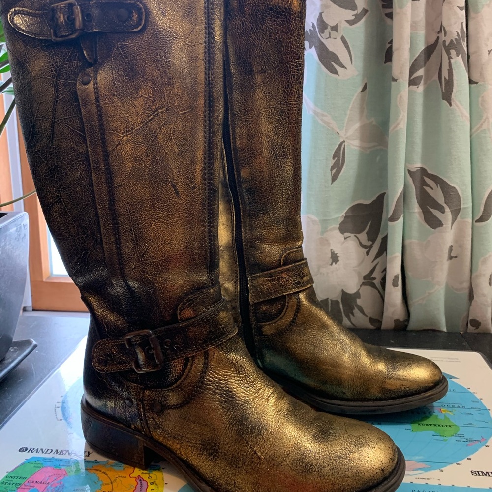 Metallic Gold Genuine Leather Boutique Zip-Up Boot. Only worn 3 times.